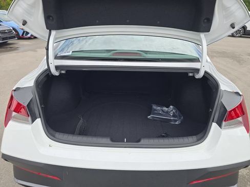 New 2026 Hyundai Elantra SE FWD image 9