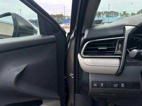 Used 2019 Toyota Camry LE w/ Convenience Package FWD image 16
