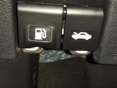 Certified 2022 Nissan Versa SV image 22