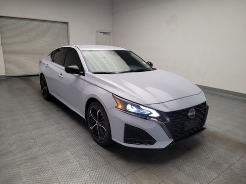 Used 2024 Nissan Altima 2.5 SR FWD image 13