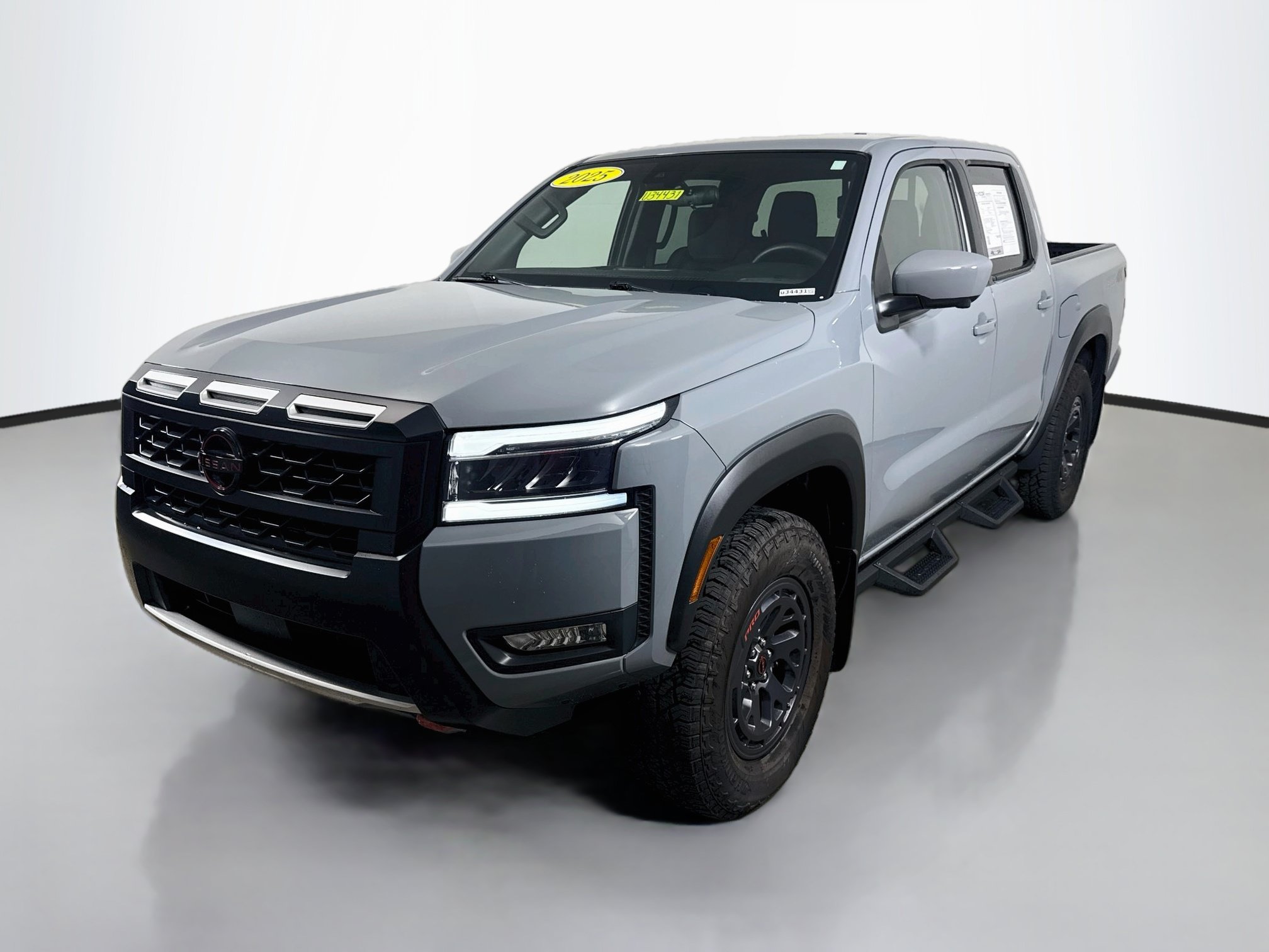 Used 2025 Nissan Frontier PRO-4X w/ Pro Convenience Package AWD/4WD image 3