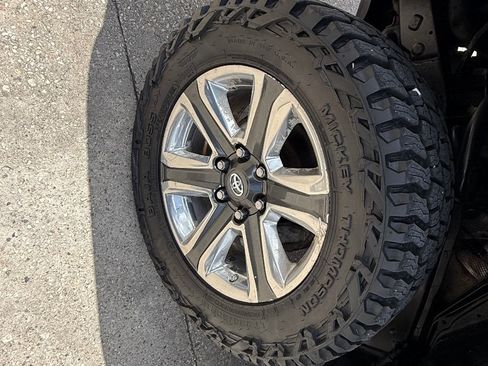 Used 2017 Toyota Tacoma Limited w/ Tow Package AWD/4WD image 9