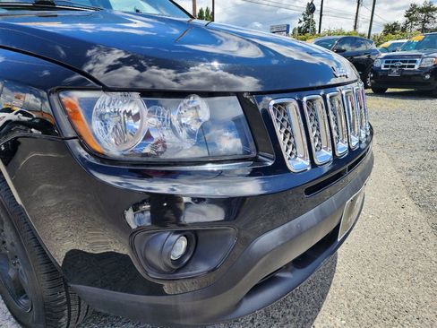 Used 2015 Jeep Compass Latitude FWD image 32