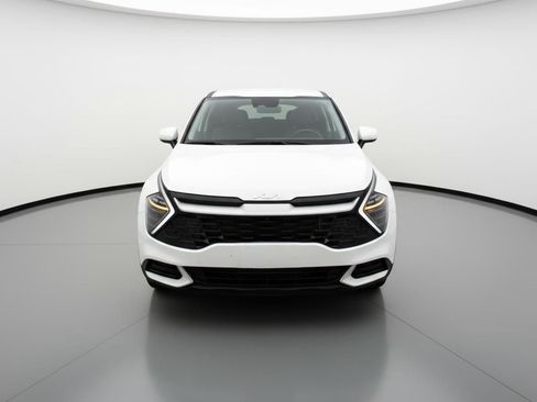 Used 2025 Kia Sportage LX image 2