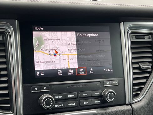 Used 2018 Porsche Macan image 27