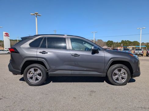 Used 2022 Toyota RAV4 XLE image 7