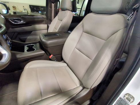 Used 2022 GMC Yukon XL SLT w/ SLT Premium Package image 11