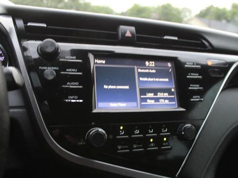 Used 2018 Toyota Camry LE FWD image 17