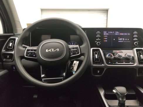 Used 2022 Kia Sorento LX FWD image 22