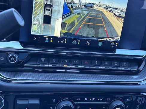 Used 2025 Chevrolet Silverado 2500 ZR2 w/ Technology Package image 40