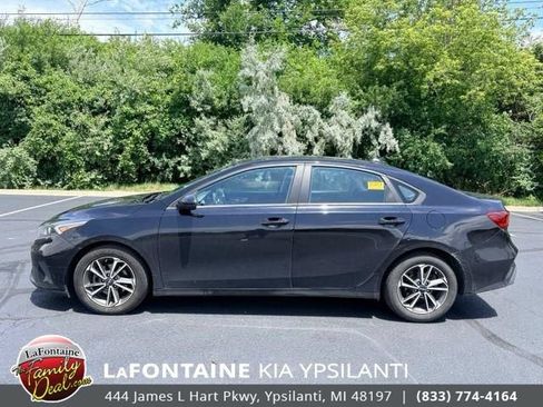 Used 2022 Kia Forte LXS FWD image 2