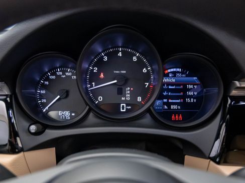 Certified 2025 Porsche Macan image 21