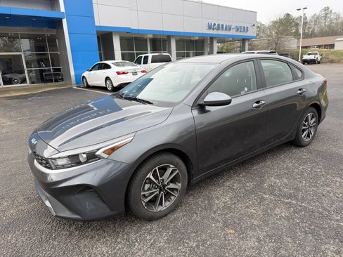 Used 2024 Kia Forte LXS image 3