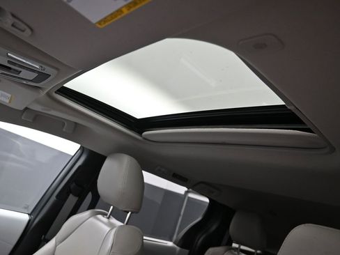 Used 2025 Toyota Sienna LE w/ LE Plus Package image 27