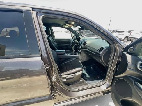Used 2021 Jeep Grand Cherokee Laredo X RWD image 30