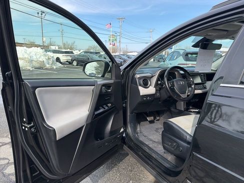 Used 2017 Toyota RAV4 Limited AWD/4WD image 9