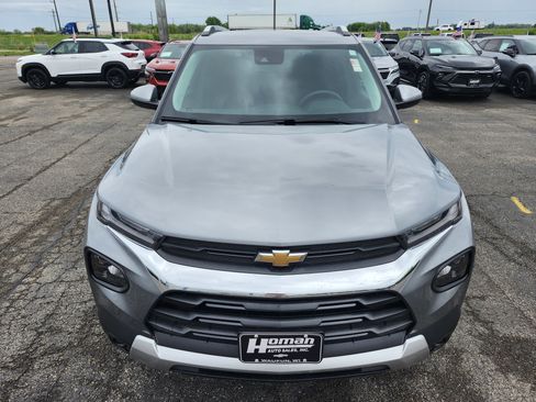 Used 2023 Chevrolet TrailBlazer LT FWD image 2