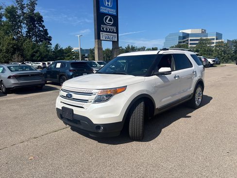 Used 2015 Ford Explorer Limited w/ Equipment Group 301A AWD/4WD image 14