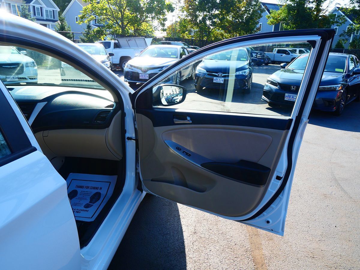 Used 2017 Hyundai Accent SE FWD image 17