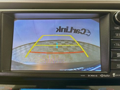 Used 2018 Toyota RAV4 XLE FWD image 17