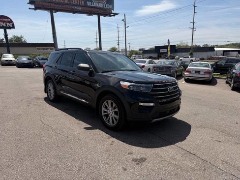 Used 2020 Ford Explorer XLT w/ Equipment Group 202A image 4