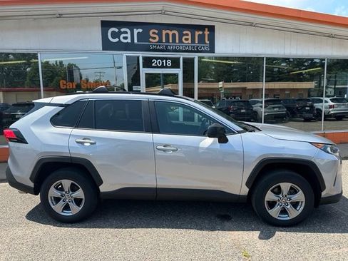 Used 2022 Toyota RAV4 LE AWD/4WD image 8