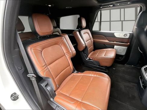 Used 2022 Lincoln Navigator Reserve AWD/4WD image 23