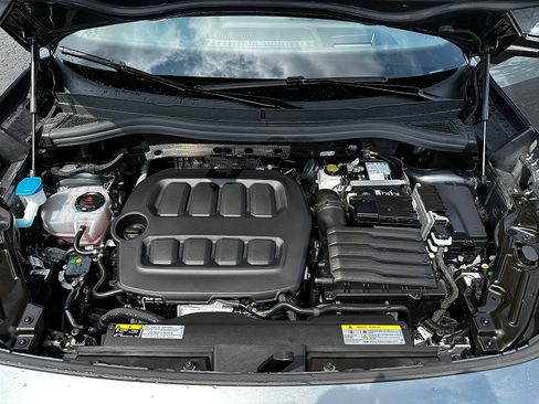 Used 2025 Volkswagen Tiguan SE R-Line AWD/4WD image 9