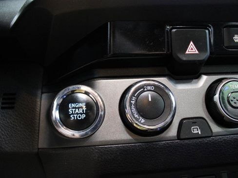 Used 2016 Toyota Tacoma SR5 AWD/4WD image 21