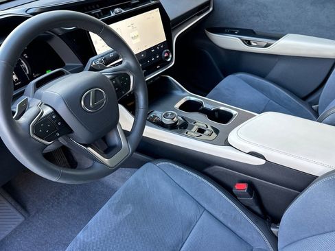 Used 2023 Lexus RZ 450e Premium image 4