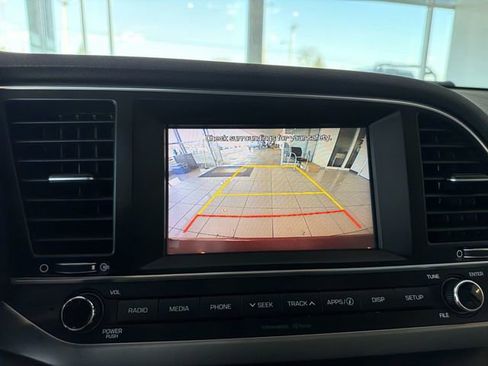 Used 2017 Hyundai Elantra SE image 23