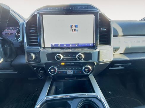 Used 2022 Ford F250 Lariat w/ Chrome Package image 11