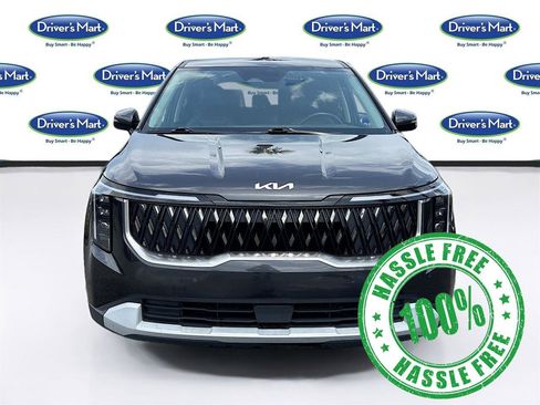 Used 2025 Kia Carnival FWD image 2