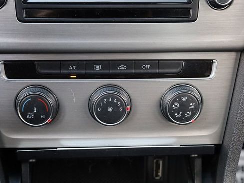 Used 2015 Volkswagen Golf TDI S image 37