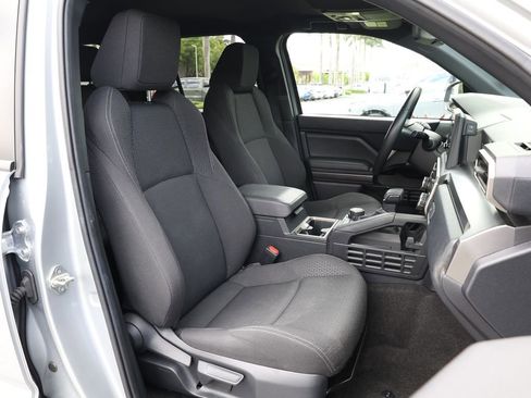 Used 2025 Toyota 4Runner SR5 AWD/4WD image 18