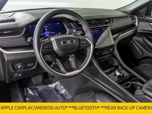 Used 2023 Jeep Grand Cherokee L Laredo image 5