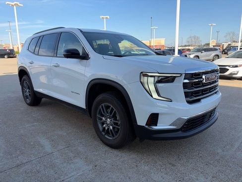 Used 2025 GMC Acadia Elevation image 3
