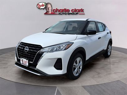 New 2025 Nissan Kicks Play S