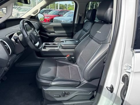 Used 2025 Ford Expedition Platinum AWD/4WD image 19