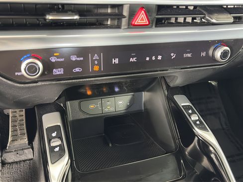 Certified 2025 Kia Sorento SX image 22