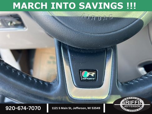 Used 2017 Jaguar F-PACE R-Sport image 19