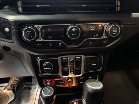 Used 2026 Jeep Gladiator Mojave AWD/4WD image 21