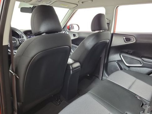 Used 2025 Kia Soul LX w/ LX Technology Package FWD image 11