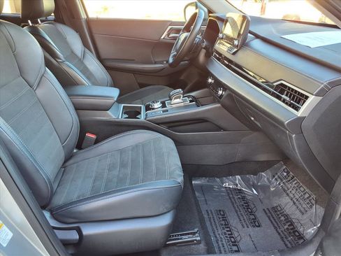 Used 2024 Mitsubishi Outlander SE image 9