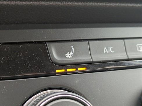 Certified 2022 Volkswagen Taos SE image 24