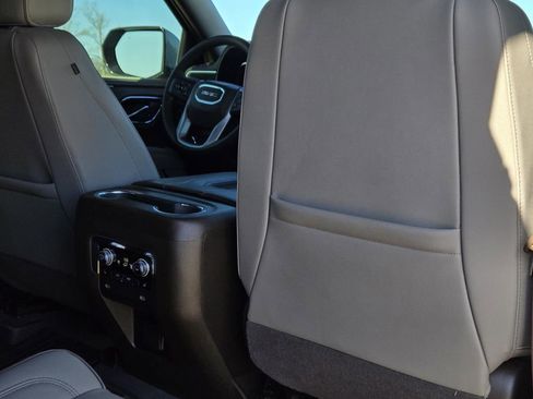 Used 2023 GMC Yukon XL SLT w/ SLT Luxury Package image 26