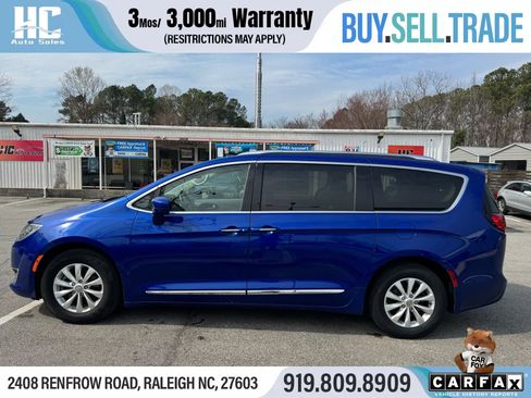 Used 2018 Chrysler Pacifica Touring-L Plus image 2