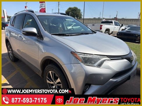 Used 2018 Toyota RAV4 XLE FWD image 1