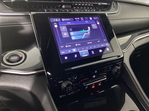 Used 2023 Jeep Grand Cherokee L Laredo image 16