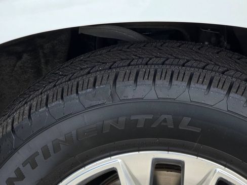 Certified 2022 Chevrolet Tahoe Premier AWD/4WD image 28